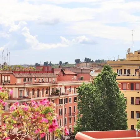 Exclusive Penthouse With Large Private Rooftop Appartement Rome